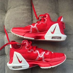 Nike LeBron Witness 6